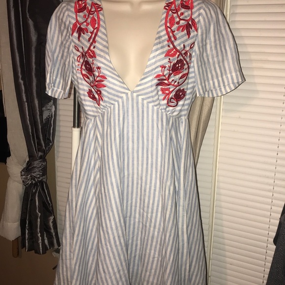 Tahari Dresses & Skirts - Designer Elie Tahari embroidered dress